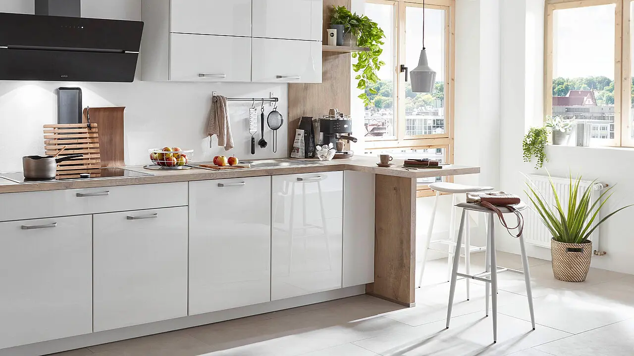 Nobilia Novalux klassische Kuechenzeile Weiss Hochglanz